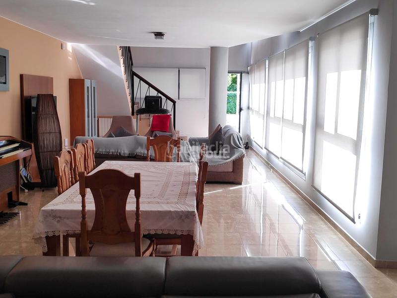 Foto 1a5b395b-2a1c-4154-bef4-5a5d310a6bf1. Casa amplia vivienda unifamiliar adosada , situada a escasos metros del parque natural de la isla. con 394m construidos, 6 en Plasencia