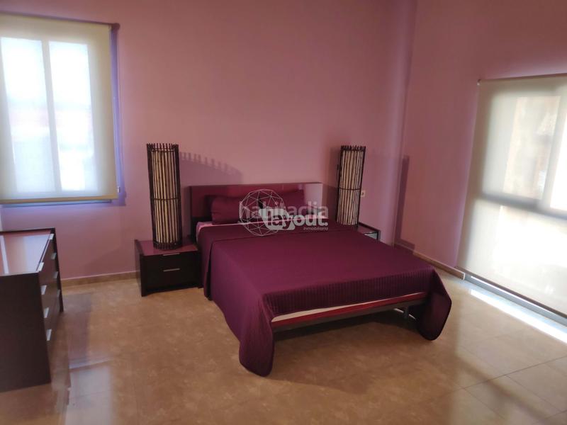 Foto 49499761-16d3-4754-a735-a1f24b4bb628. Casa amplia vivienda unifamiliar adosada , situada a escasos metros del parque natural de la isla. con 394m construidos, 6 en Plasencia