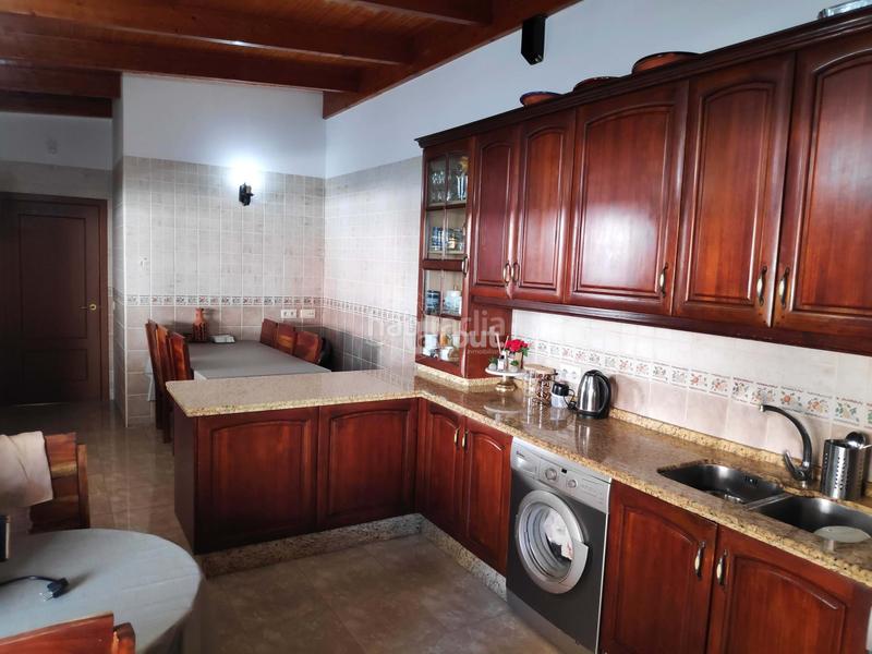 Foto 6b691cd1-cf04-4d52-95c7-c4ab80d6b32f. Casa amplia vivienda unifamiliar adosada , situada a escasos metros del parque natural de la isla. con 394m construidos, 6 en Plasencia