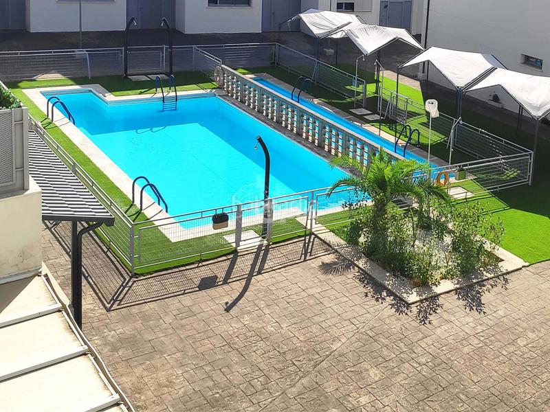 Foto 74813593-7638-4817-aa11-13ec0ab350de. Casa amplia vivienda unifamiliar adosada , situada a escasos metros del parque natural de la isla. con 394m construidos, 6 en Plasencia