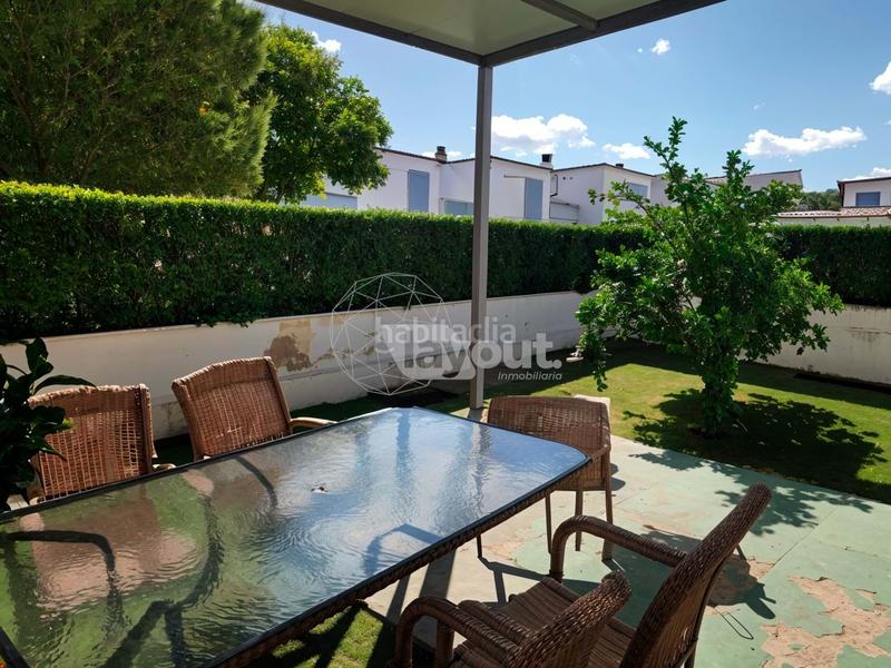 Foto 75c2d88b-45f4-41e9-a821-160ed4096c6b. Casa amplia vivienda unifamiliar adosada , situada a escasos metros del parque natural de la isla. con 394m construidos, 6 en Plasencia