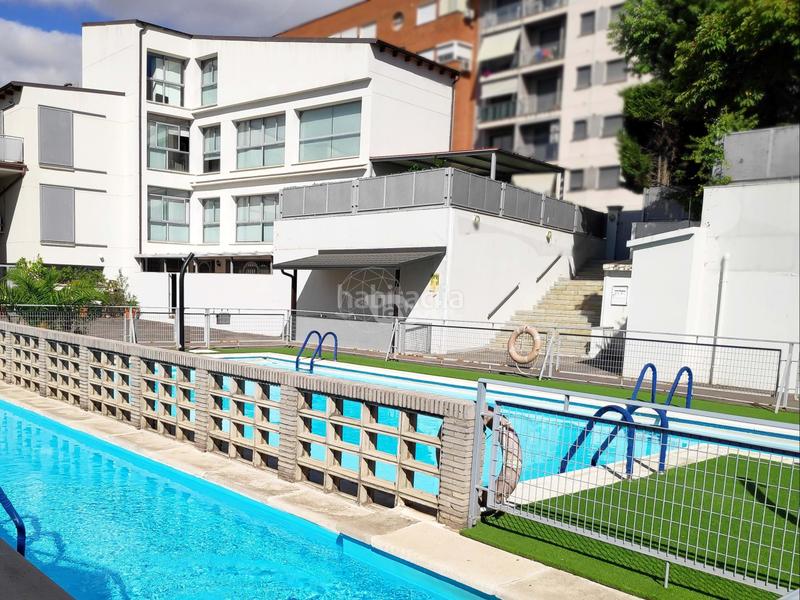 Foto a15e9086-8d12-4774-a1d6-346740071f6f. Casa amplia vivienda unifamiliar adosada , situada a escasos metros del parque natural de la isla. con 394m construidos, 6 en Plasencia