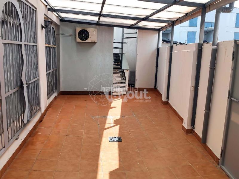 Foto b43a1093-8ee7-4d08-9dac-85f05ed8bd78. Casa amplia vivienda unifamiliar adosada , situada a escasos metros del parque natural de la isla. con 394m construidos, 6 en Plasencia