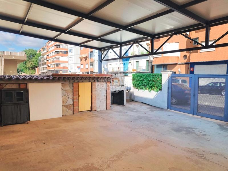 Foto cc63b562-b297-4e0f-8646-be39c6ffa2fd. Casa amplia vivienda unifamiliar adosada , situada a escasos metros del parque natural de la isla. con 394m construidos, 6 en Plasencia