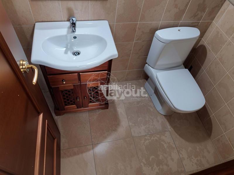 Foto f8ff3f06-d20c-401b-9976-8c6f4008672f. Casa amplia vivienda unifamiliar adosada , situada a escasos metros del parque natural de la isla. con 394m construidos, 6 en Plasencia