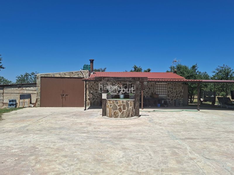 Foto b3b35f05-dcb0-4132-869d-0b56e4d17bd5. Casa adossada amb aparcament piscina a Malpartida de Plasencia