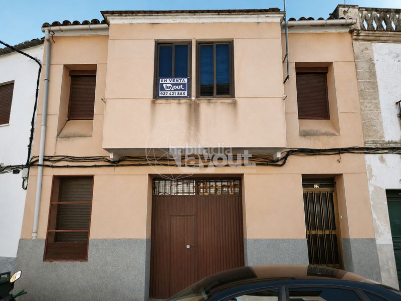 Foto f33c6ffa-1af3-466b-bad9-18c2b8193675. Casa adossada amb aparcament a Centro Ciudad Plasencia