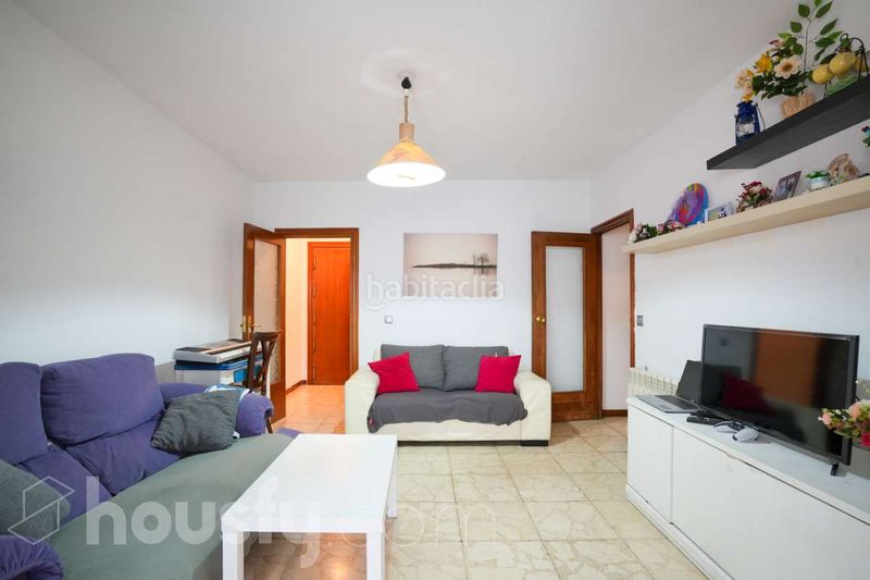 Foto 05bd6d4f-543a-40dc-b339-bc6629cb69d3. Pis a calle thader . a Puerta Bonita Madrid