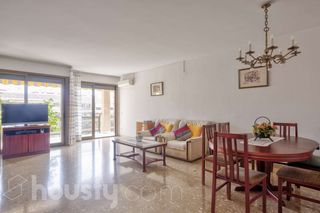 Etagenwohnung in Avinguda meridiana .