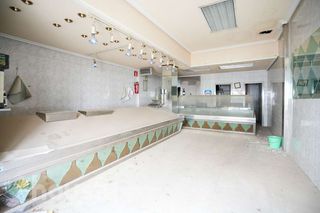Business premise in Cl. puentelarra .