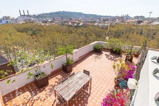 Penthouse in Carrer maria casas mira .