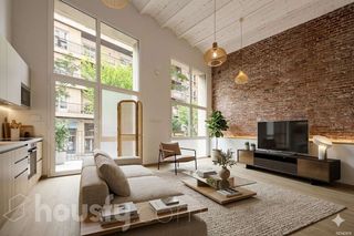 Triplex in Carrer de folgueroles .