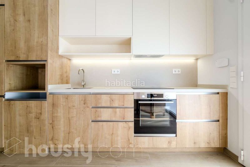 Foto a708be63-3943-4482-8c89-95894bd031a8. Tríplex a carrer de folgueroles . a Sant Gervasi - Bonanova Barcelona