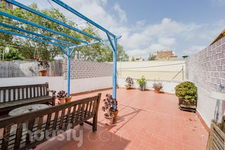 Casa adossada a Pasaje taulat .
