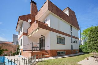 House in Avenida de la victoria .