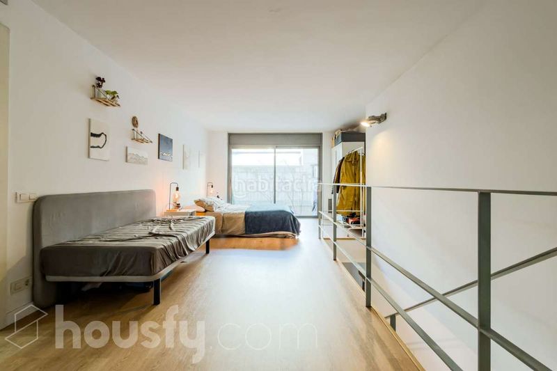 Foto a0e55938-aed6-4799-a2c4-dff1d815c975. Pis a valència . a Sagrada Família Barcelona