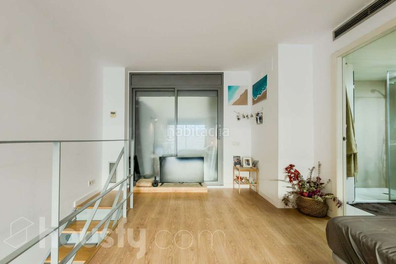 Foto d0ce0203-be75-42c9-bc48-41c4db86b877. Pis a valència . a Sagrada Família Barcelona