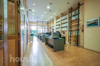 Business premise in Calle autogiro .