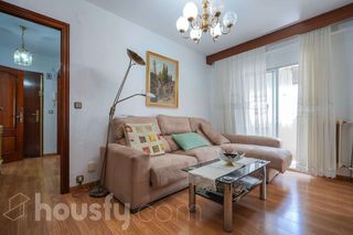 Flat in Avenida de carabanchel alto .