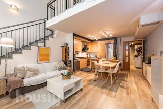 Duplex in Carrer de castelao .