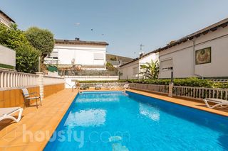 Semi detached house in Avenida 315 .