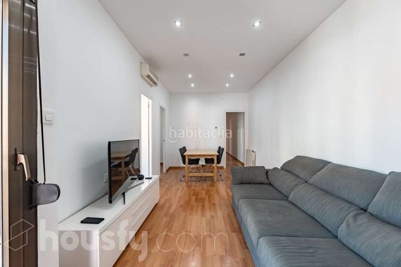 Foto 0211b787-3704-4950-8163-58851780ba7c. Pis a carrer bruc . a La Plana Esplugues de Llobregat