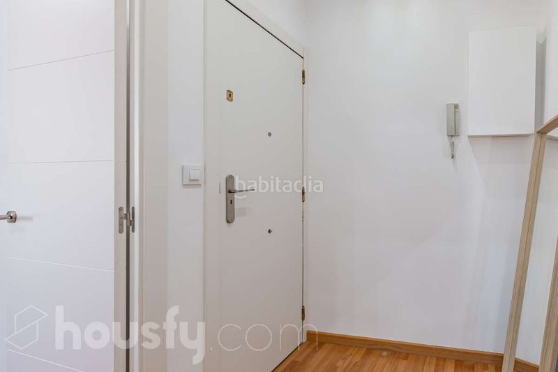 Foto f39aed60-2d58-4136-b41e-e1a24d31f0a3. Pis a carrer bruc . a La Plana Esplugues de Llobregat