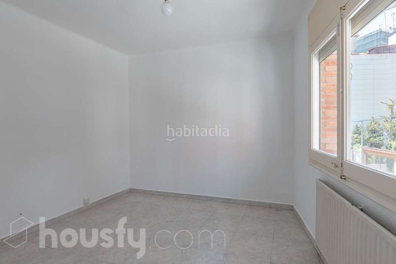 Foto 1bf3f402-5381-41d4-a474-7c5d4a0c3373. Flat in calle alexandre de torrelles . in Can Baró Barcelona