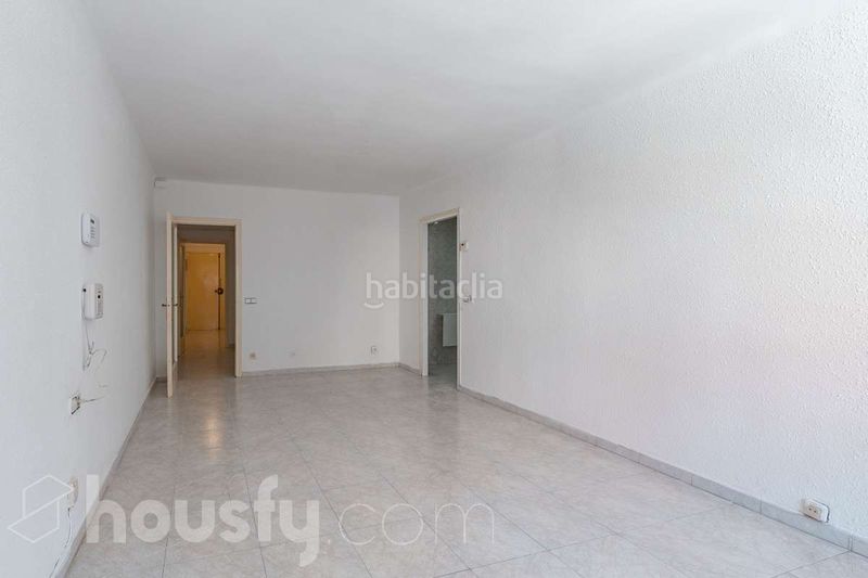 Foto df12fb63-4332-493e-85e9-7111d88a8959. Flat in calle alexandre de torrelles . in Can Baró Barcelona