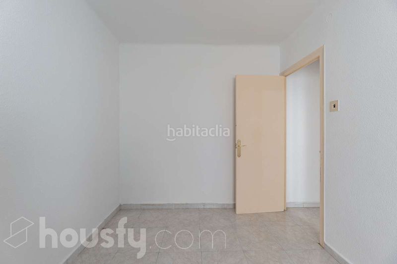 Foto e5e66756-d3c5-4996-a61a-b99315173f96. Flat in calle alexandre de torrelles . in Can Baró Barcelona