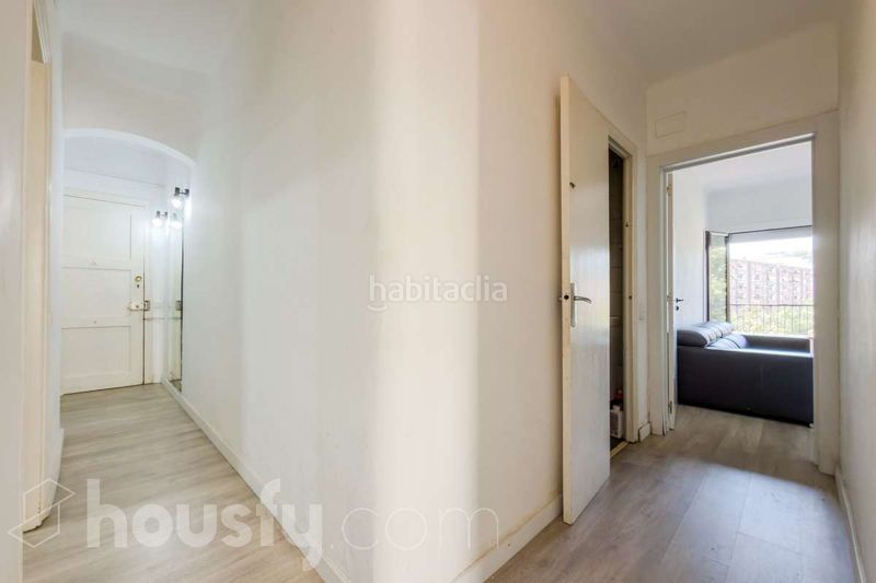 Foto d224859b-7297-4e41-9edd-2e8173f7fc3e. Pis a avenida paral.lel . a Raval Barcelona