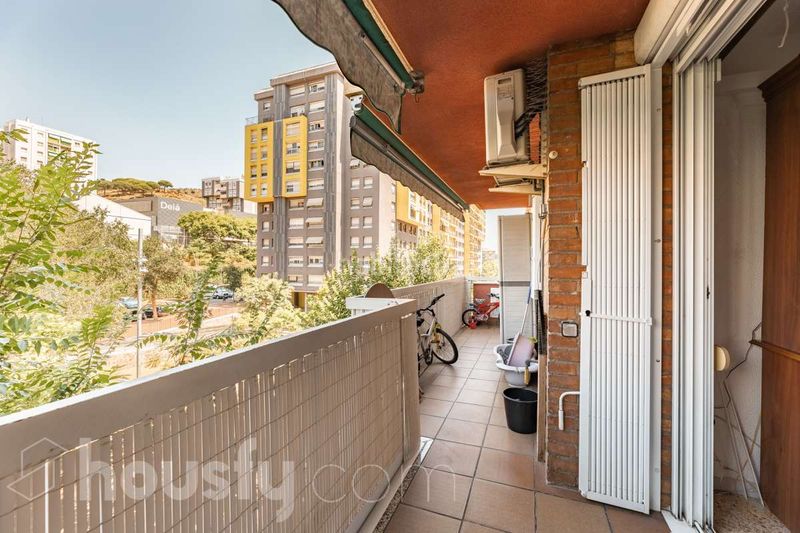 Foto 0b688144-1047-4563-ae6c-f6b7ef435360. Pis a carrer d'antonio machado . a Canyelles Barcelona