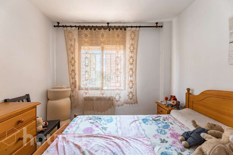 Foto aaed5c39-6d55-40b9-b627-f596c9c6b959. Pis a carrer d'antonio machado . a Canyelles Barcelona
