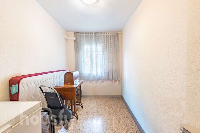 Foto c2c8fb7d-c869-4e2d-8afe-d369a4e01226. Pis a carrer d'antonio machado . a Canyelles Barcelona