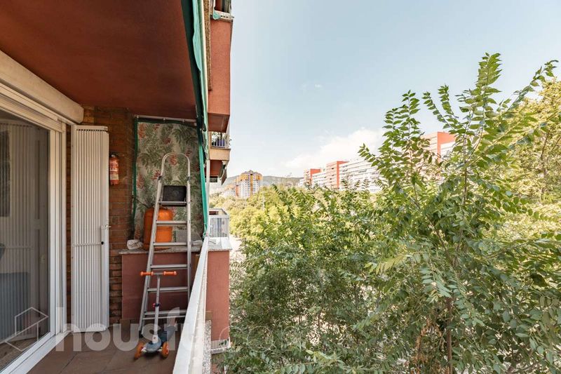 Foto cf2dfd55-aeb0-4b4c-a450-882328ffb95f. Pis a carrer d'antonio machado . a Canyelles Barcelona
