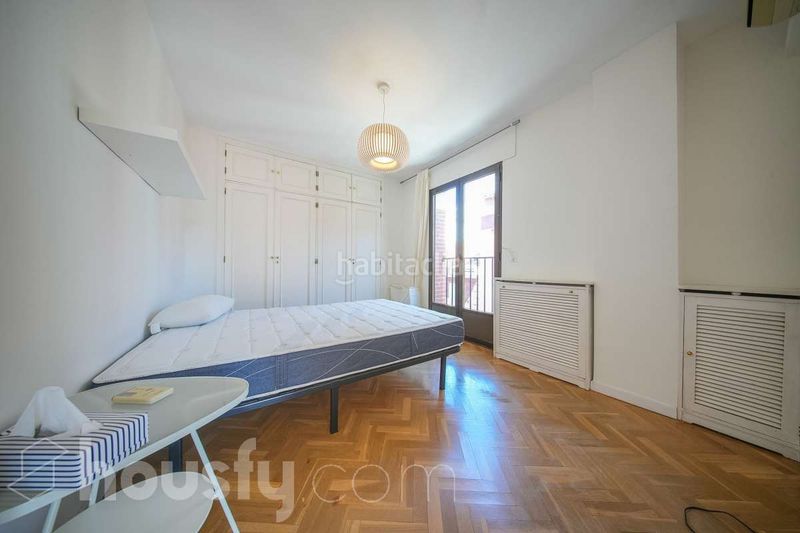 Foto aa613da2-961d-4e8c-8cbf-89befea18678. Piso en calle de morejón . en Almagro Madrid