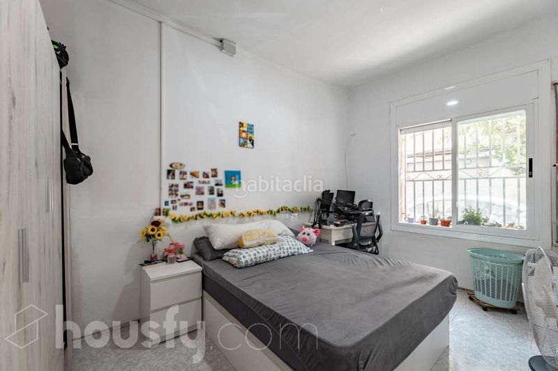 Foto b1bdaa26-bb49-4309-b01d-4b7b6639b0eb. Casa a carrer de bartomeu amat . a San Pere Terrassa