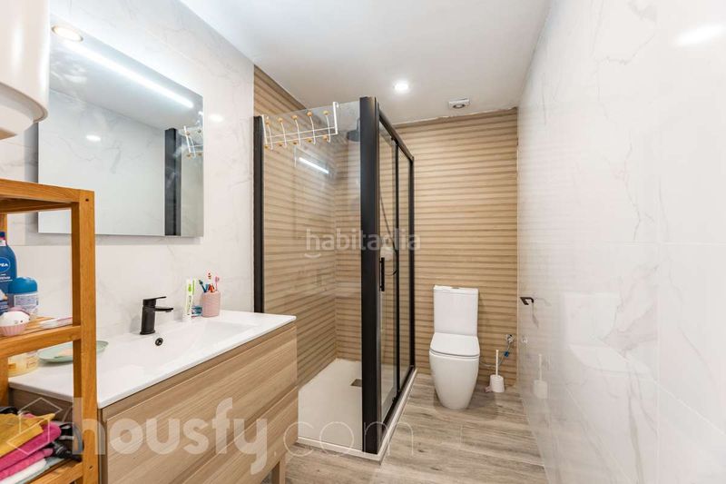 Foto e387134b-05e7-47a0-81f4-58a1aab018a6. Casa a carrer de bartomeu amat . a San Pere Terrassa