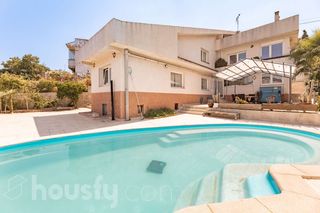 Haus in Carrer sardana .