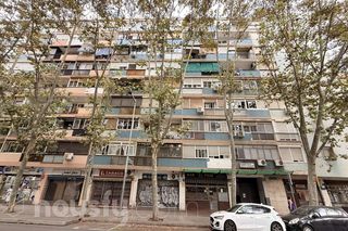 Pis a Carrer del Camp Arriassa .