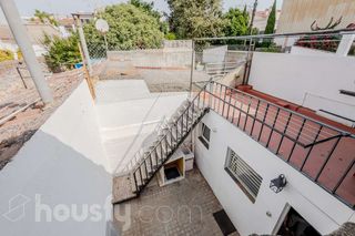 Casa adossada a Carrer de Sant Llorenç .