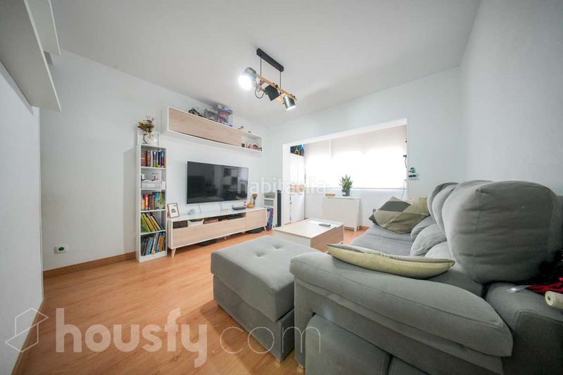 Foto 80727529-d6c9-490e-bece-562db82ee894. Etagenwohnung in calle zalamea . in Simancas Madrid