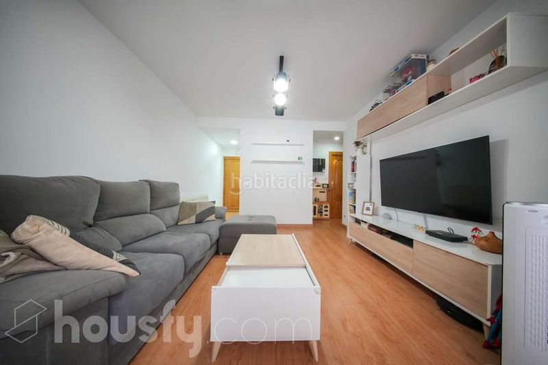 Foto fdf3ac9e-db60-4ca4-b02b-8c28efe97270. Etagenwohnung in calle zalamea . in Simancas Madrid