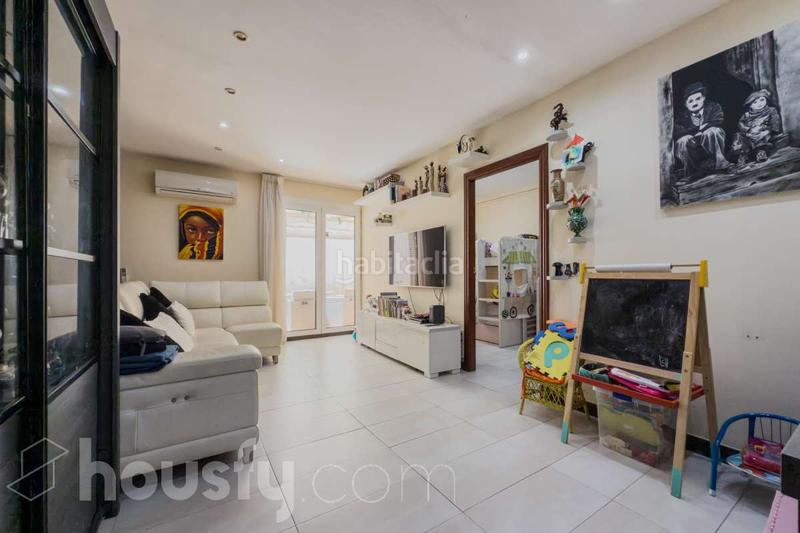 Foto 09b2b72f-9fcc-4a1c-98bf-aa3a02d55547. Pis a carrer de peris i mencheta . a La Font d´en Fargues Barcelona