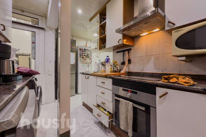 Foto 4c2d2a13-093d-4df8-9043-1b9749f9e110. Pis a carrer de peris i mencheta . a La Font d´en Fargues Barcelona