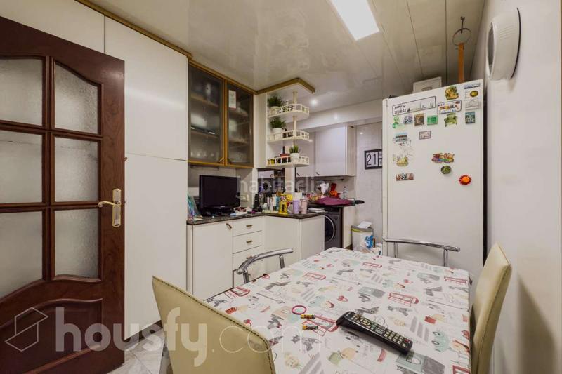 Foto 596ae8a9-027c-4103-b9c2-977718c9ad21. Pis a carrer de peris i mencheta . a La Font d´en Fargues Barcelona