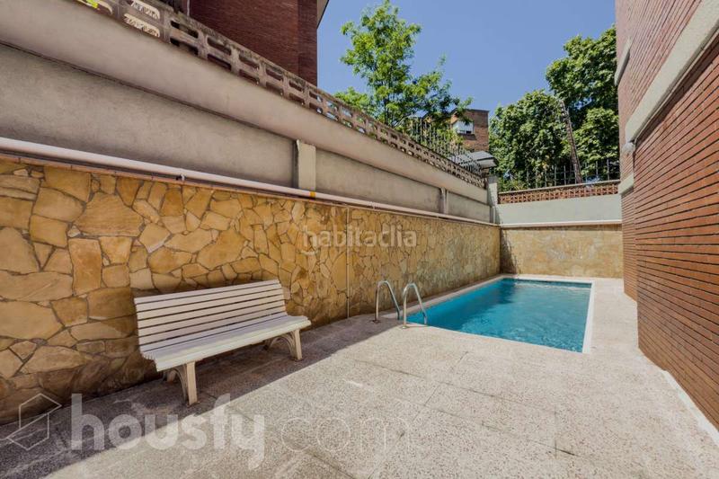 Foto 71354372-c864-4bfd-b476-8d7bf26e3357. Pis a carrer de peris i mencheta . a La Font d´en Fargues Barcelona