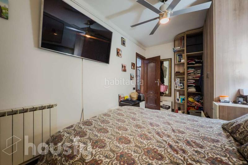 Foto b3ce9d20-a9d2-4de4-a43c-cb4a5003bcf9. Pis a carrer de peris i mencheta . a La Font d´en Fargues Barcelona