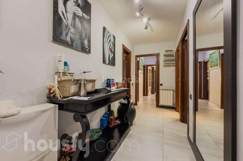 Foto bd086ff0-81ab-4c2f-b1c2-a7400521fa18. Pis a carrer de peris i mencheta . a La Font d´en Fargues Barcelona