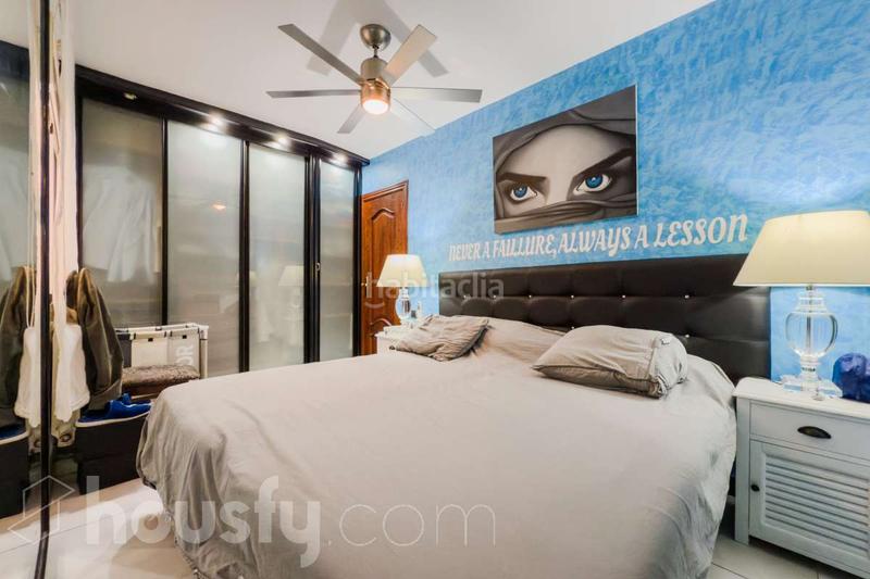 Foto bdc86df2-af68-4df8-a31d-7c6c8af5402c. Pis a carrer de peris i mencheta . a La Font d´en Fargues Barcelona